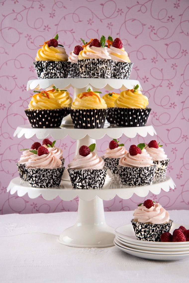 Champagne cupcakes-w-dish-533